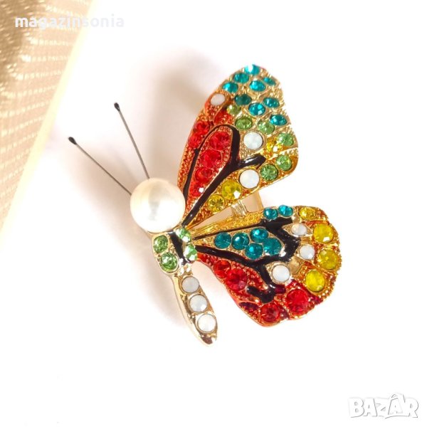 Красива брошка Пеперуда с перла и разноцветни кристали в подаръчна кутийка, снимка 1