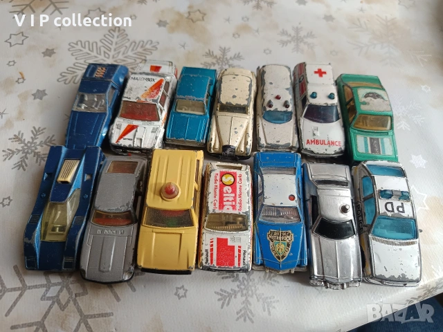 14 броя стари колички 