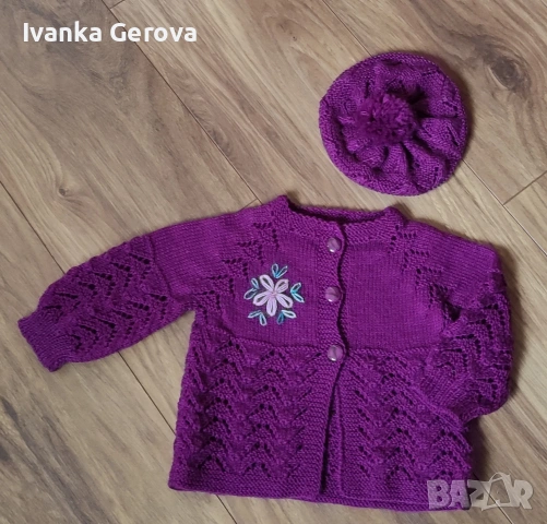 Комплект от жакетче и баретка ръчно плетени от мерино 