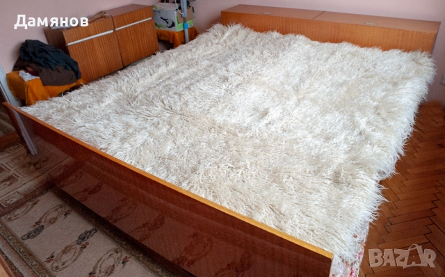 Китеник от чиста вълна  200 х 190