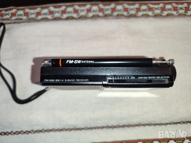 Използвано радио Panasonic RF-B10 FM/SW/MW World Radio Band Receiver., снимка 4 - Радиокасетофони, транзистори - 53557220
