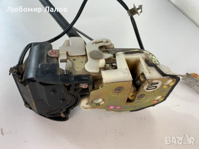 Предна дясна брава Honda CR-V I (95-01)г. , снимка 2 - Части - 50749345