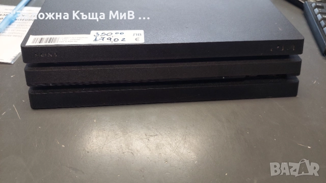 Playstation 4 PRO + 1х Джойстик + Игра, снимка 2 - Игри за PlayStation - 52553582