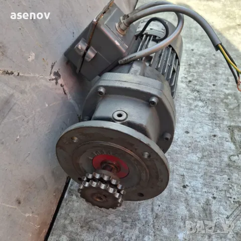 редуктор, снимка 2 - Електродвигатели - 47524176