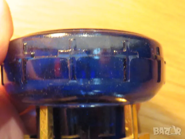 Старинно  малко настолно кандило с бронзова стойка с кръстове за да се помолите на  Бог Исус Христос, снимка 3 - Антикварни и старинни предмети - 49702866