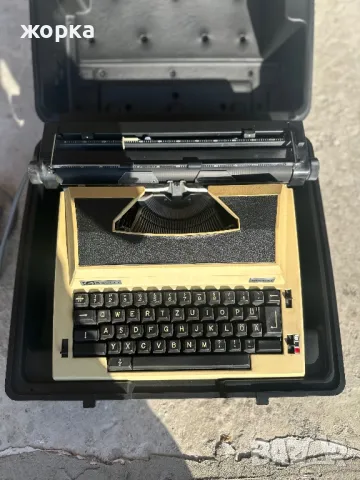 Немска пишеща машина в куфар 