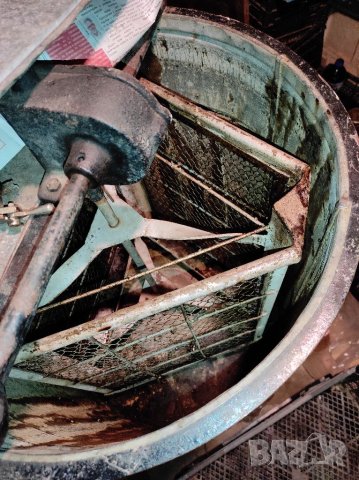 🍯Поцинкована центрофуга за мед 4 рамкова - перфектна!, снимка 7 - Други инструменти - 36703375