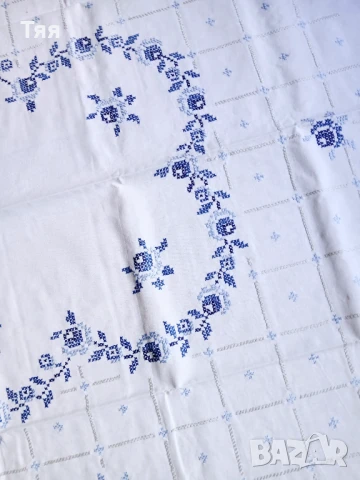 Бродирана покривка , снимка 5 - Покривки за маси - 51386644