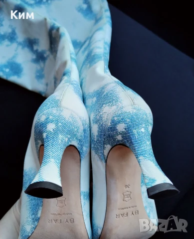 Високи ботуши By Far Stevie 99 принт небе облаци изтъркан деним , снимка 6 - Дамски ботуши - 50566913