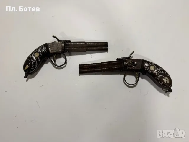 Чифт стари пистолети, револвер, снимка 1
