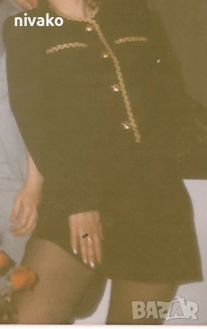 Продавам елегантен дамски черен костюм, снимка 10 - Костюми - 50470372