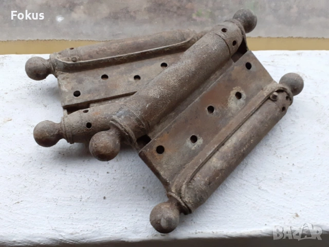 Стари ковани панти за порта