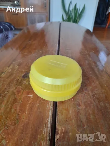 Стара кутия за резервни авто крушки