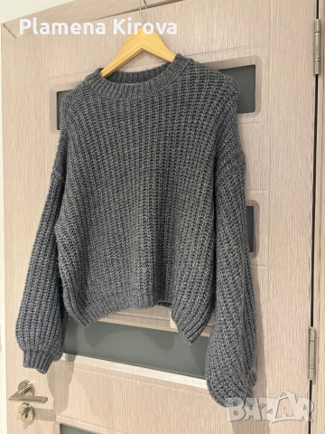 Сив плетен пуловер с обемни ръкави, снимка 2 - Блузи с дълъг ръкав и пуловери - 52576625