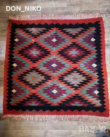 Малко килимче-1,10/1,10см, снимка 2 - Килими - 52206787