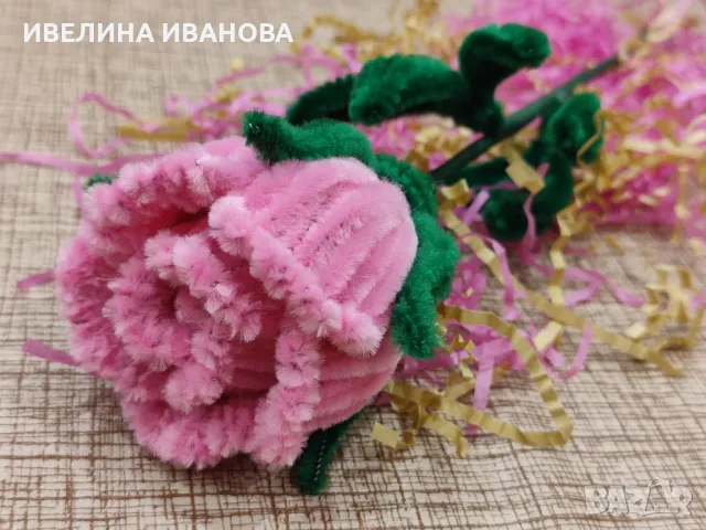 Роза от плюшени телени пръчици 