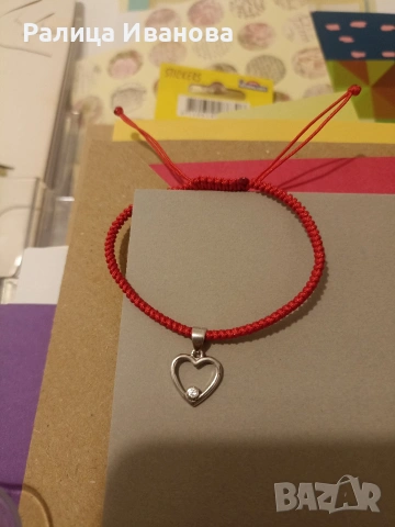 Дамска гривна с червен конец и висулка от сребро - сърце , снимка 3 - Гривни - 53307718