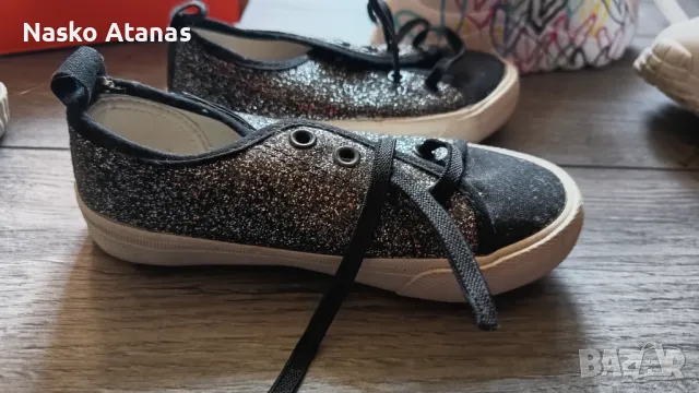 Много запазени маратонки, guess маратонките като нови на Skechers също, guess са номер 31скечерс 34,, снимка 4 - Детски маратонки - 47699376