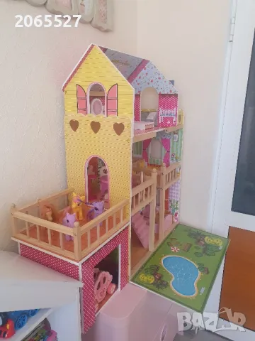Дървена къща за кукли