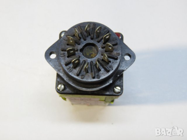  Българско реле, РМ305 3 контакта по 4 ампера , захранване на бобината  24 волта право  с цокъла , снимка 2 - Друга електроника - 28418791