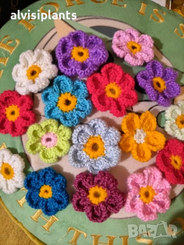 Комплект 30 броя плетени цветя с големина 5 см за декорация