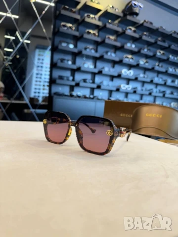 очила с черен обикновен калъф и ув защита gucci prada 