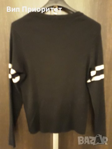 Черна плетена блуза с бяла хоризонтална гарнитура на ръкавите , стои по тялото , деколте по врата, снимка 7 - Блузи с дълъг ръкав и пуловери - 37414989