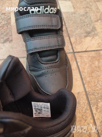 Детски маратонки Адидас 30-ти номер , снимка 2 - Детски маратонки - 51639852