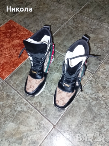 Шал с пендари,маратонки,,Гучи"№37, снимка 6 - Шалове - 49507417