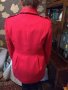 Червено палто, снимка 4