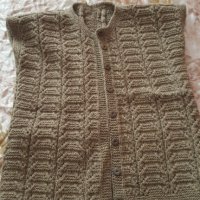 Продавам ръчно плетени дамски вълнени жилетки без ръкави, снимка 1 - Жилетки - 28694902