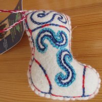 Автентична текстилна коледна играчка от филц с казахски национални мотиви, снимка 2 - Други ценни предмети - 27034300
