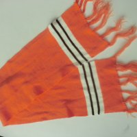 оранжево шалче, снимка 2 - Шапки, шалове и ръкавици - 37108419