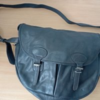 Черна чанта от естествена кожа , снимка 1 - Чанти - 40448679