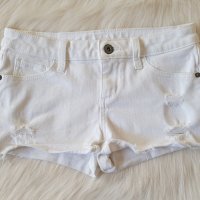 Бели дънкови панталони размер С, снимка 1 - Къси панталони и бермуди - 26311846