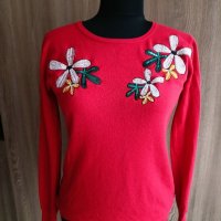 Червен пуловер на цветя, снимка 1 - Блузи с дълъг ръкав и пуловери - 38732761