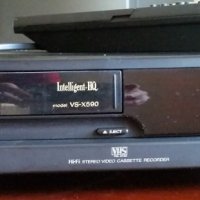 Продавам стерео видеорекордер AKAI VS-X590EGN, снимка 1 - Плейъри, домашно кино, прожектори - 28546423