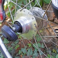 Динамо главина/капла/за диск и v brake 28*29 Shimano, снимка 1 - Части за велосипеди - 37635769