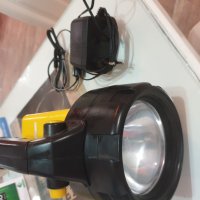Прожектор-фенер(без батерия) с 2 зарядни за кола и ток, снимка 2 - Прожектори - 27074149
