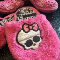 Детски домашни чехли Monster High 29 номер , снимка 2 - Детски сандали и чехли - 32619367