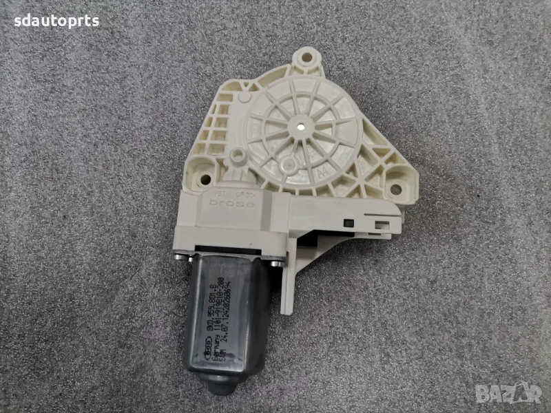 Оригинален Мотор за Стъклоповдигач Преден Ляв Audi VW 8K0959801B, снимка 1