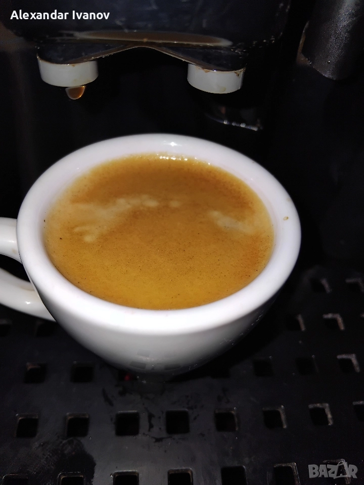 Продавам кафемашина робот с кафе на зърна Delonghi Caffe Corso, снимка 1