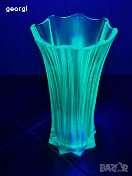 голяма ваза от ураново стъкло   4/2, снимка 1