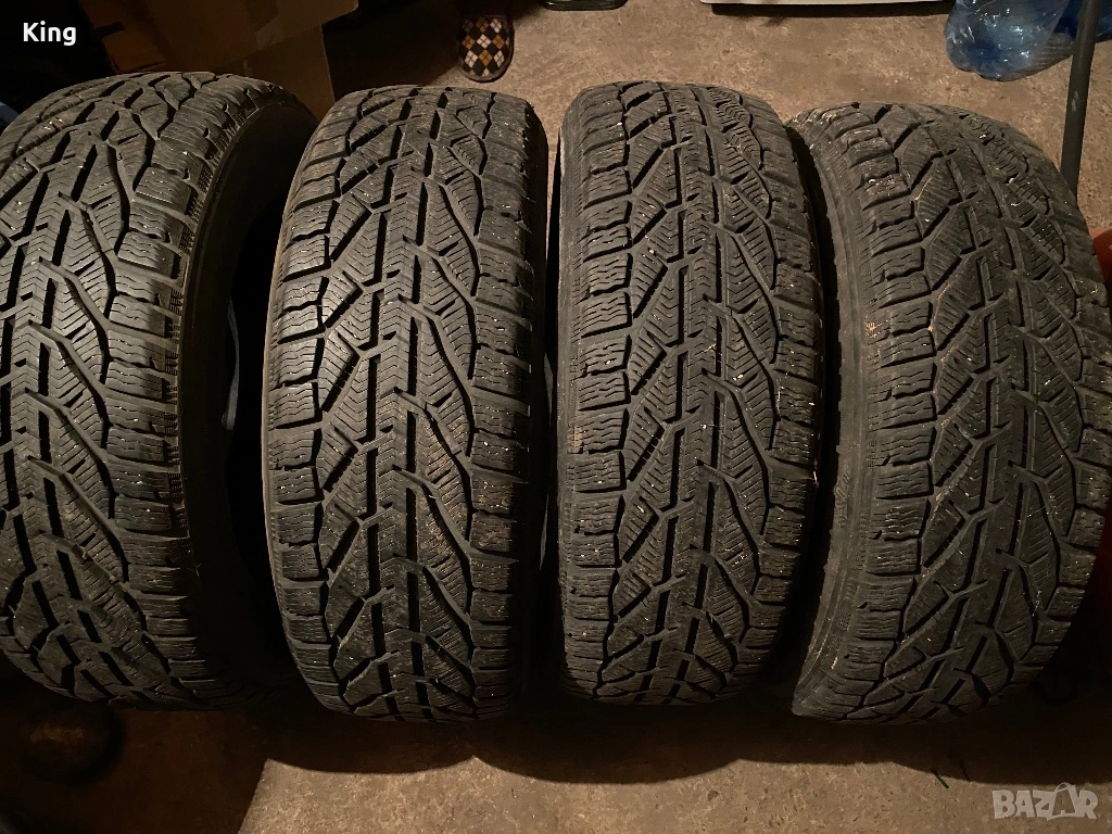 Зимни гуми 235/65/17 дот 2323г , снимка 1