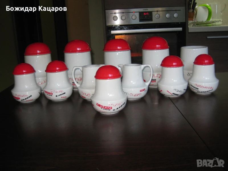 Порцеланови буркани за подправки. Късен Соц. Маркирани Цена за всичките - 55 лева. Пращам по Еконт., снимка 1