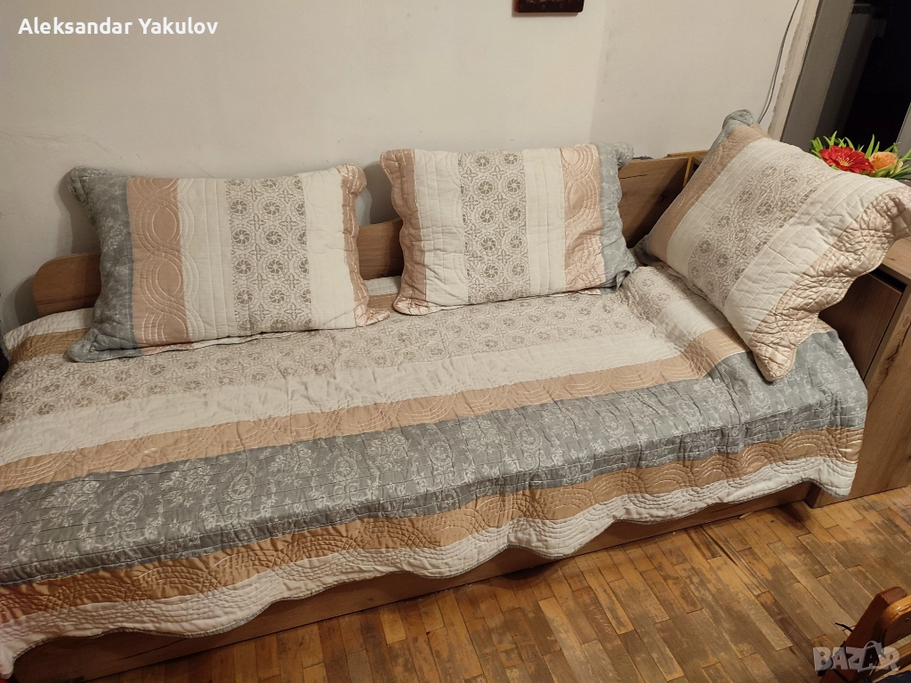 Продавам отлично запазено детско-юношеско легло с отделна ракла и подарък, снимка 1