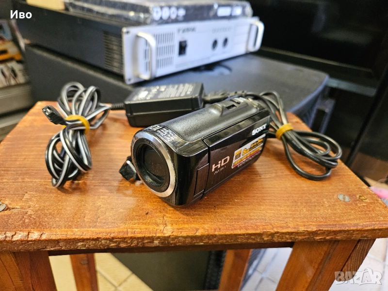 Видеокамера SONY HDR-CX105E В отлично техническо и визуално състояние., снимка 1