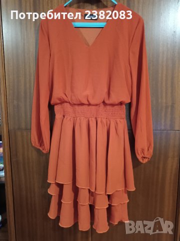 Рокля с волани