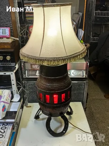 Стара лампа от дърво и метал , снимка 1