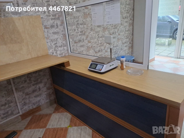 Продавам щанд с готварски дървен плот и витрина, снимка 5 - Друго търговско оборудване - 53508293